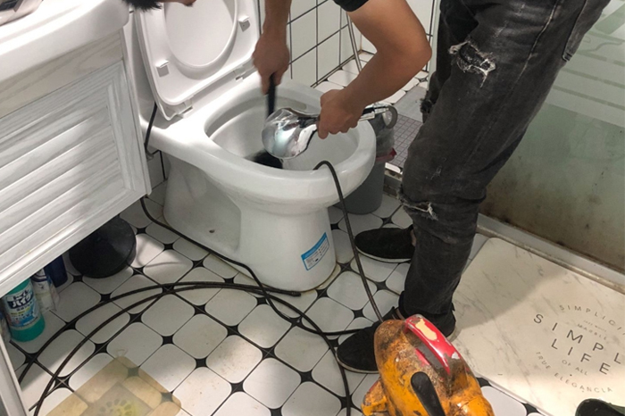 额尔古纳马桶堵塞自己疏通还是找师傅?专业上门服务让你省时更省心